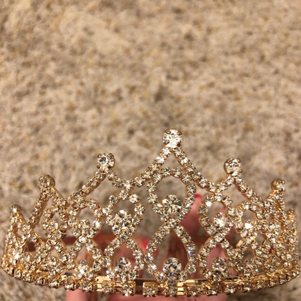 🆕 sparkly tiara ✨